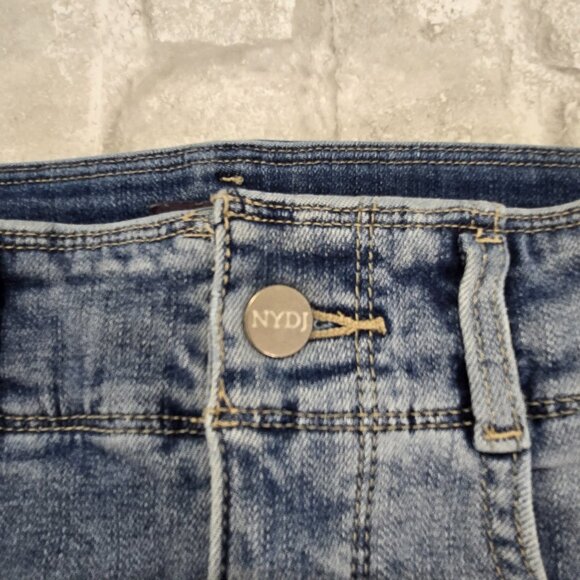 NYDJ 2P‎ LiftxTuck Ami Skinny Capris Denim Light Blue - Picture 2 of 10